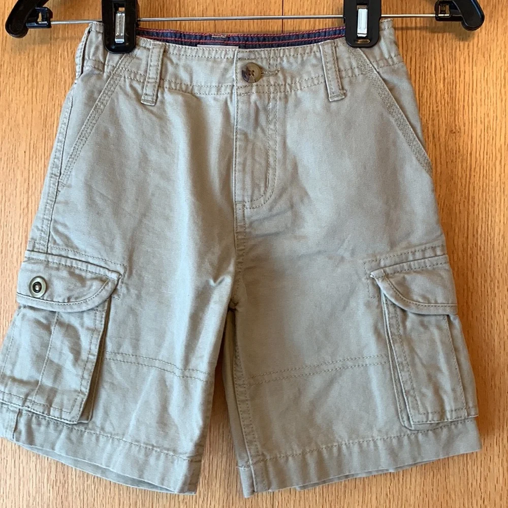 OshKosh B’Gosh khaki cotton poplin cargo shorts boy’s 6 adjustable waist VGUC